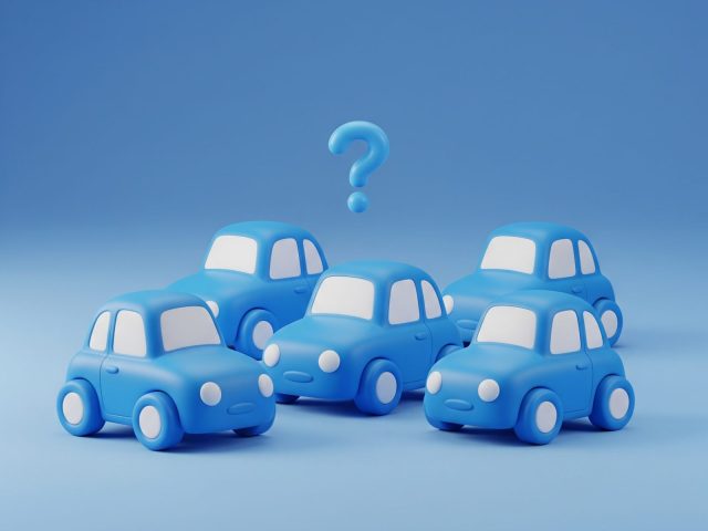 Petites voitures bleues avec point d'interrogation bleu.