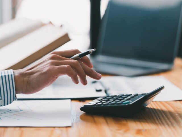 Calcul fiscal - Analyse des avantages des véhicules électriques et hybrides pour les entreprises